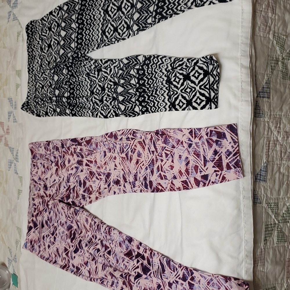Bundle of 2 leggings size L flirtitude and ultra flirt